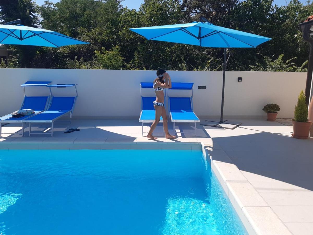 Villa Bianca - Apartment With Private Pool Привлака Екстер'єр фото