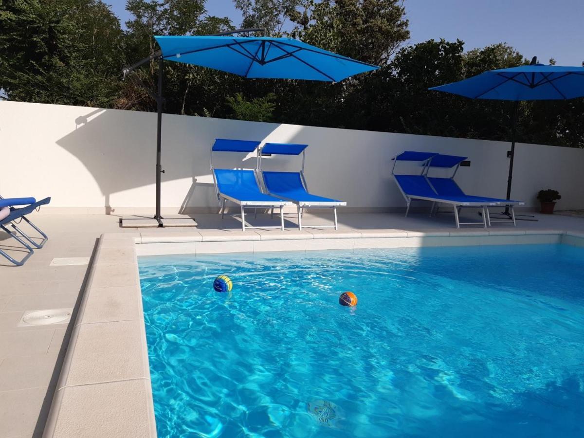 Villa Bianca - Apartment With Private Pool Привлака Екстер'єр фото